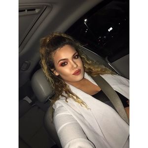 Meet your Posher, Laura